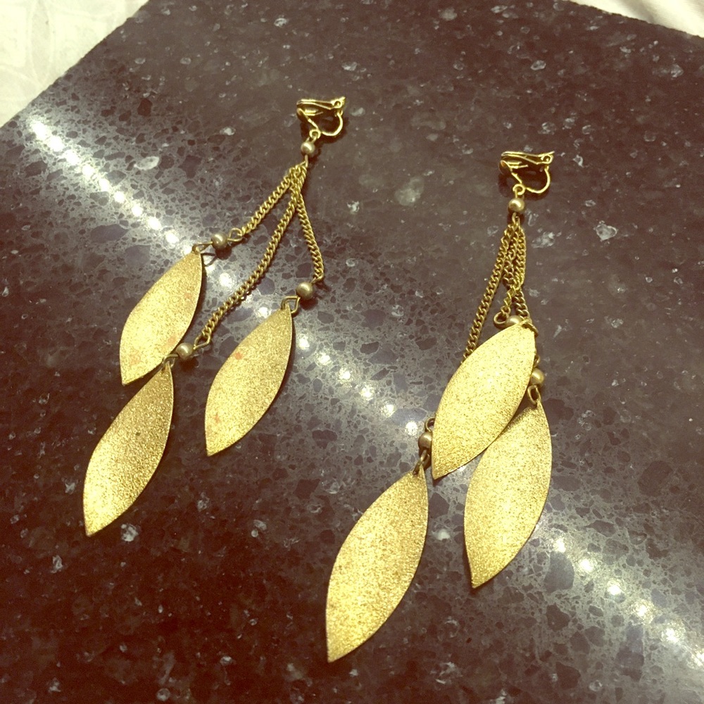 Gold color dangle clip on